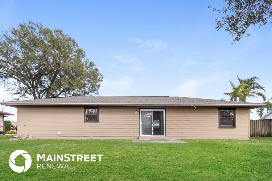 Building Photo - 6210 Alderwood Ave