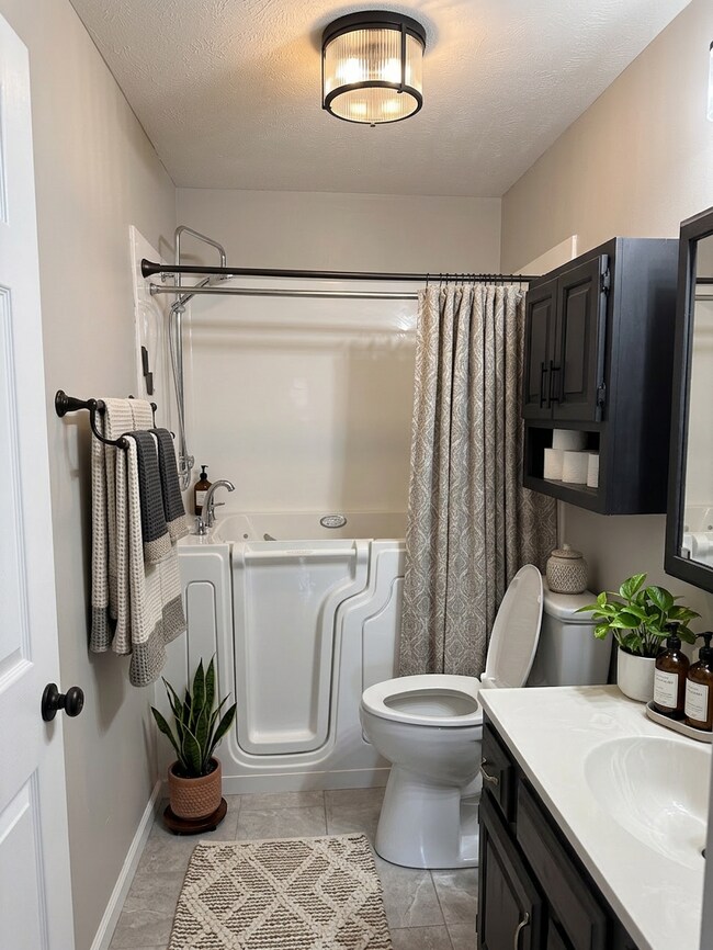 Building Photo - 1173 S Main St