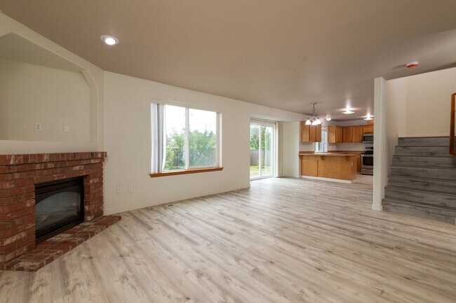 Building Photo - Crofton Hills 2 story