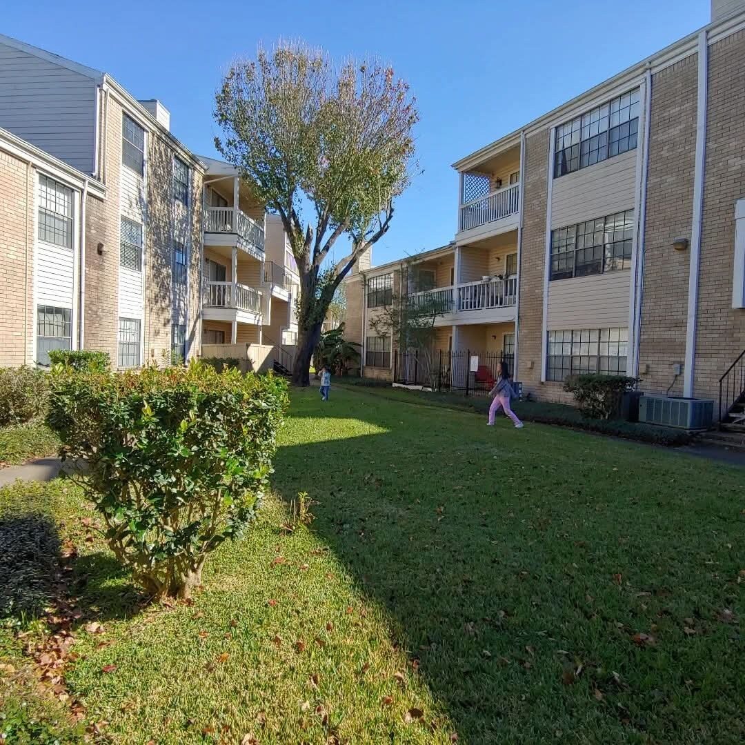 Building Photo - 2750 Holly Hall St