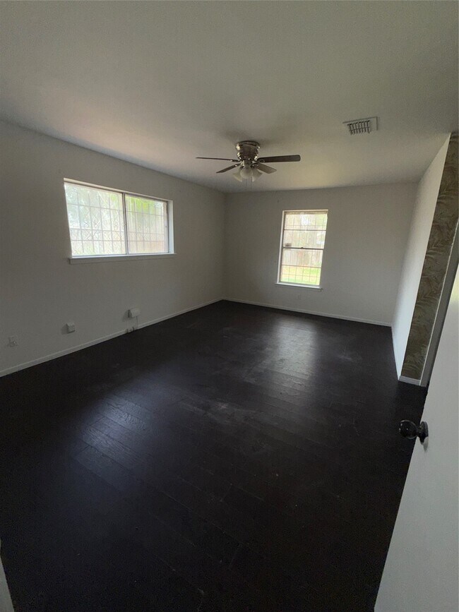 Building Photo - 1803 Tidwell Ln