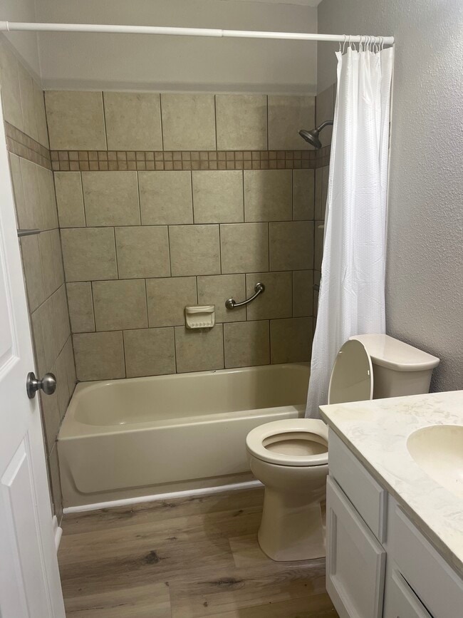 Building Photo - 4023 Briar Hollow St