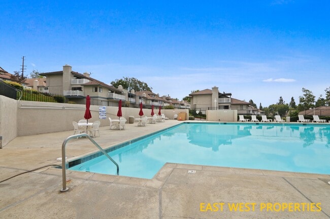 Building Photo - 2409 Sommerset Dr