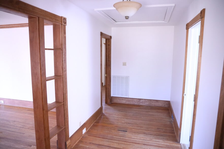Building Photo - Room in Single Family Home on Mineral Springs Rd