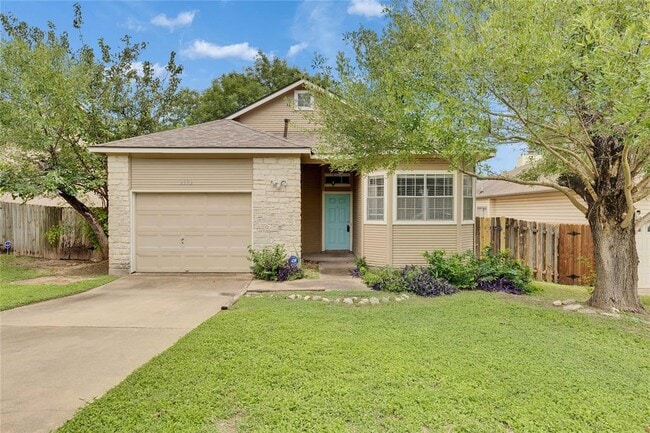 Building Photo - 2103 Castle View Dr