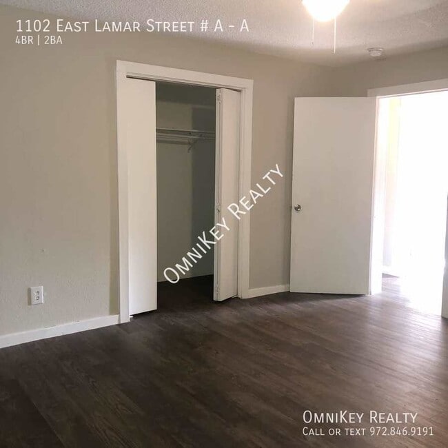 Building Photo - 1102 E Lamar St