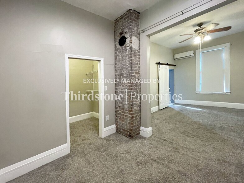 Building Photo - 121 W 6th St