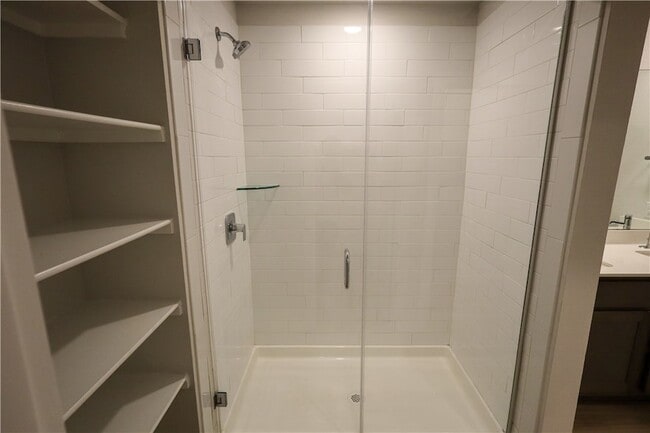 Building Photo - 910 Kickapoo Ln