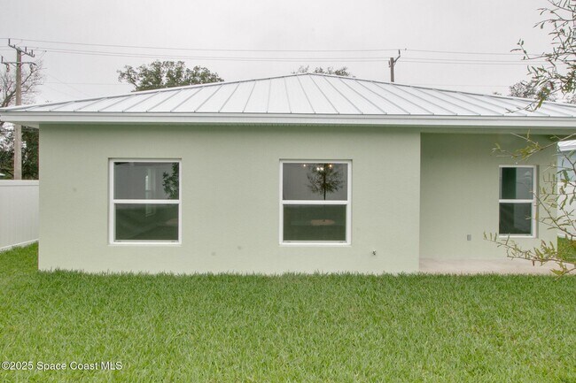 Building Photo - 630 Young St