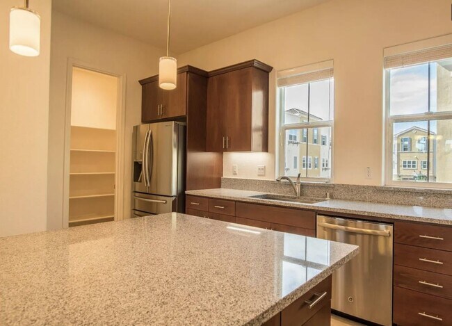 Building Photo - 39872 Sawyer Terrace