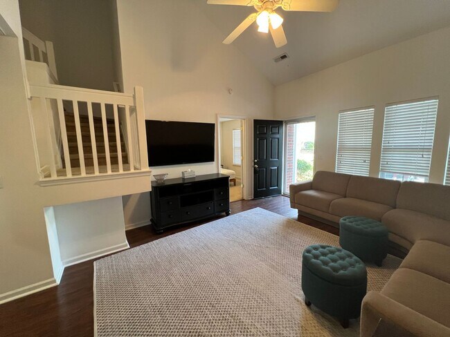 Building Photo - 3 Bedroom 2.5 Bath Townhome in Beresford Commons