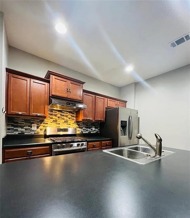 Building Photo - 6996 Kingswood Run Dr