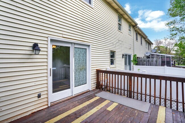 Building Photo - Charming 3 Bedroom, 1.5 Bath Townhome in Elizabethtown!