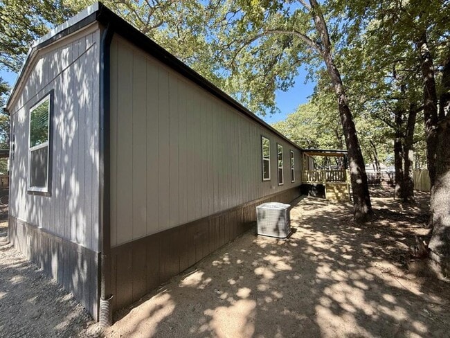 Building Photo - 1808 Sheila Dr