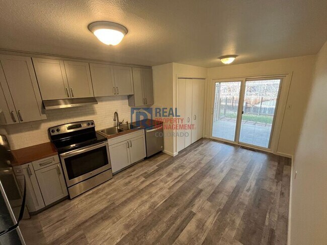 Building Photo - 1312 17th Ave