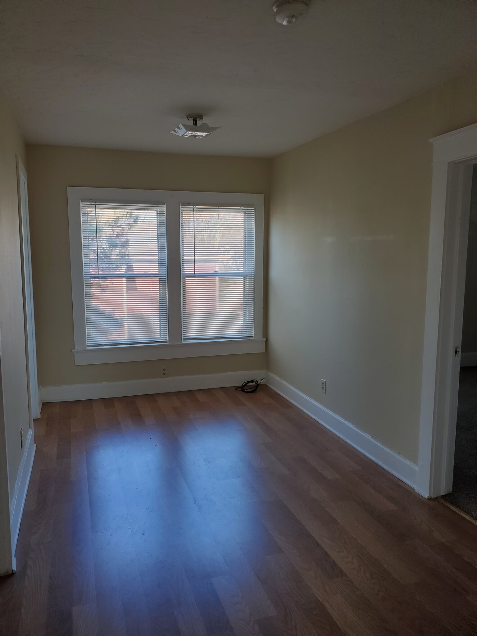 Large Dining Area - 216 NE Douglas St
