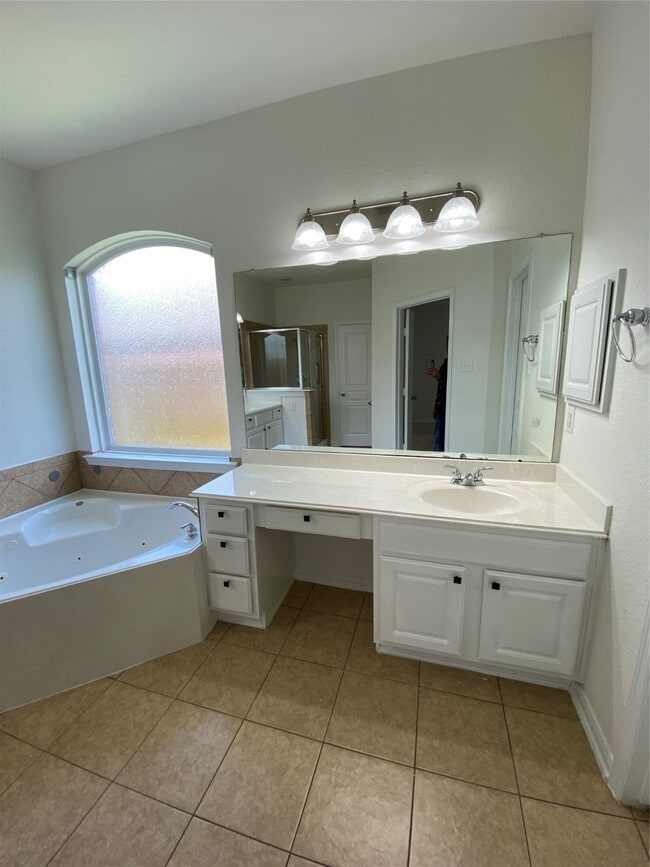 Building Photo - 9535 Empress Crossing Dr