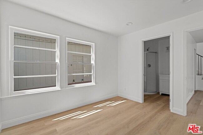 Building Photo - 814 3rd St