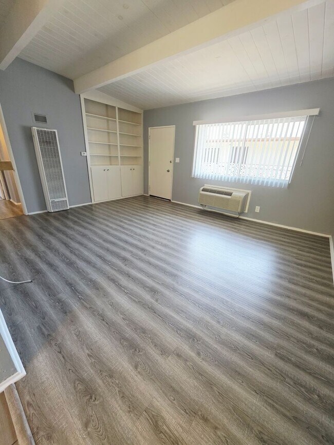 Building Photo - 4133 La Crescenta Ave