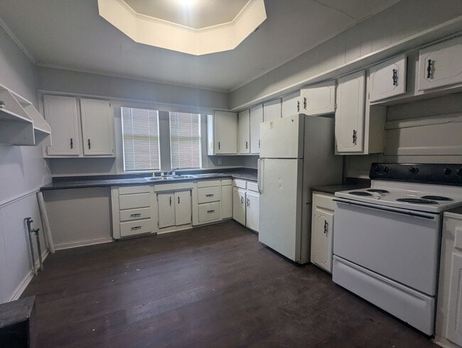 Building Photo - 3 Bedroom Home Coming Soon!