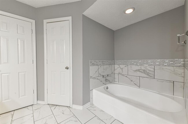 Building Photo - 4310 Brightwood Dr