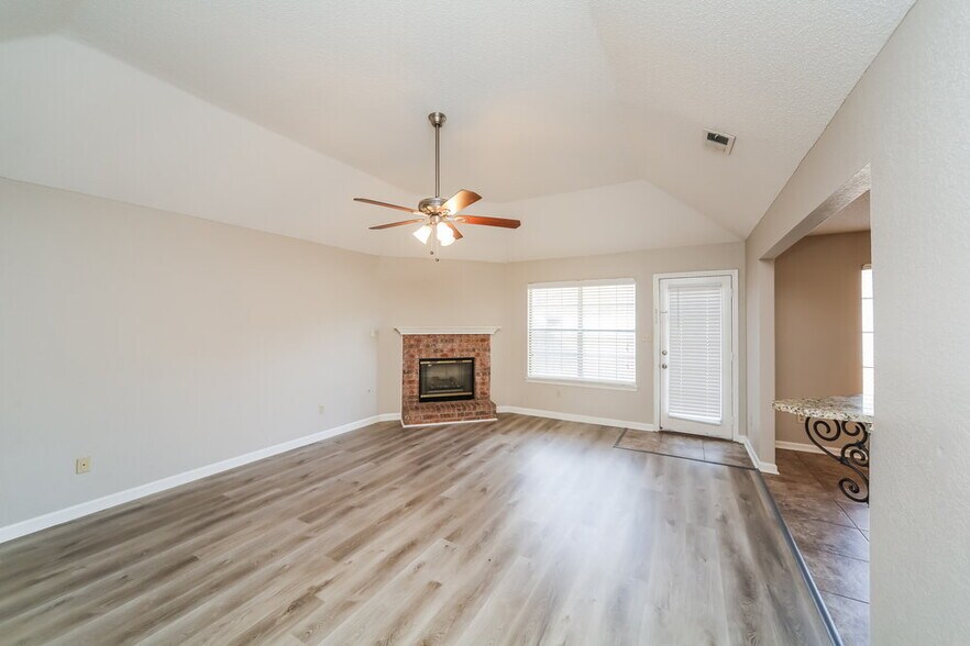 Building Photo - 6954 Naples Dr