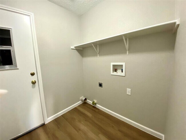 Building Photo - 2101 Jasper Ln