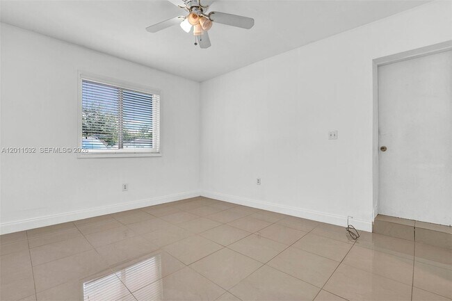 Building Photo - 437 Swan Ave