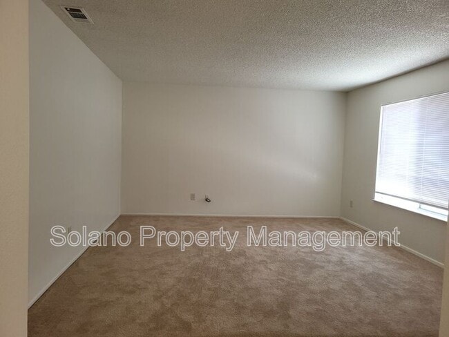 Building Photo - 1801 Rhine Ct