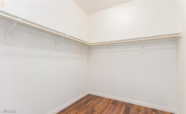 Building Photo - 12556 Skylight View St