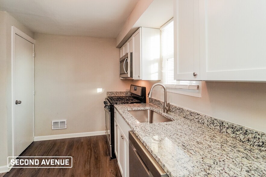 Building Photo - 216 Grove Rd