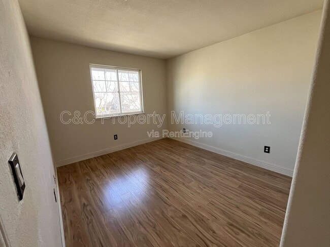 Building Photo - 1522 Peony Dr