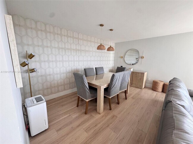 Building Photo - 2899 Collins Ave