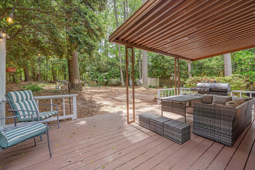 Building Photo - 409 Northclift Dr