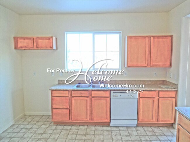 Building Photo - Spacious Triana North Townhome