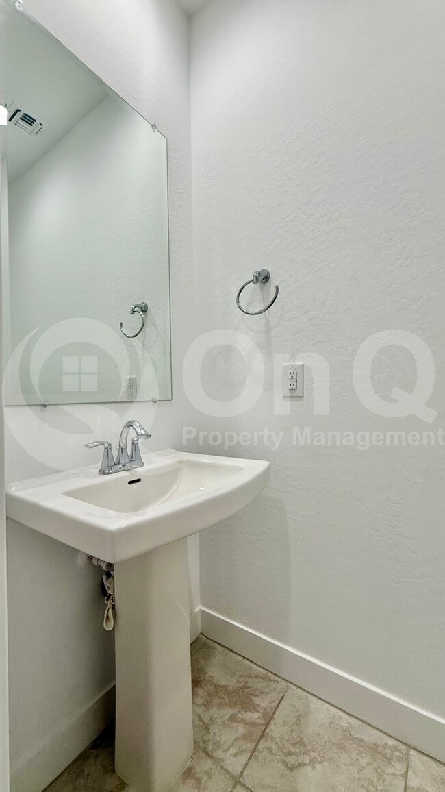 Building Photo - 14255 W Alameda Rd