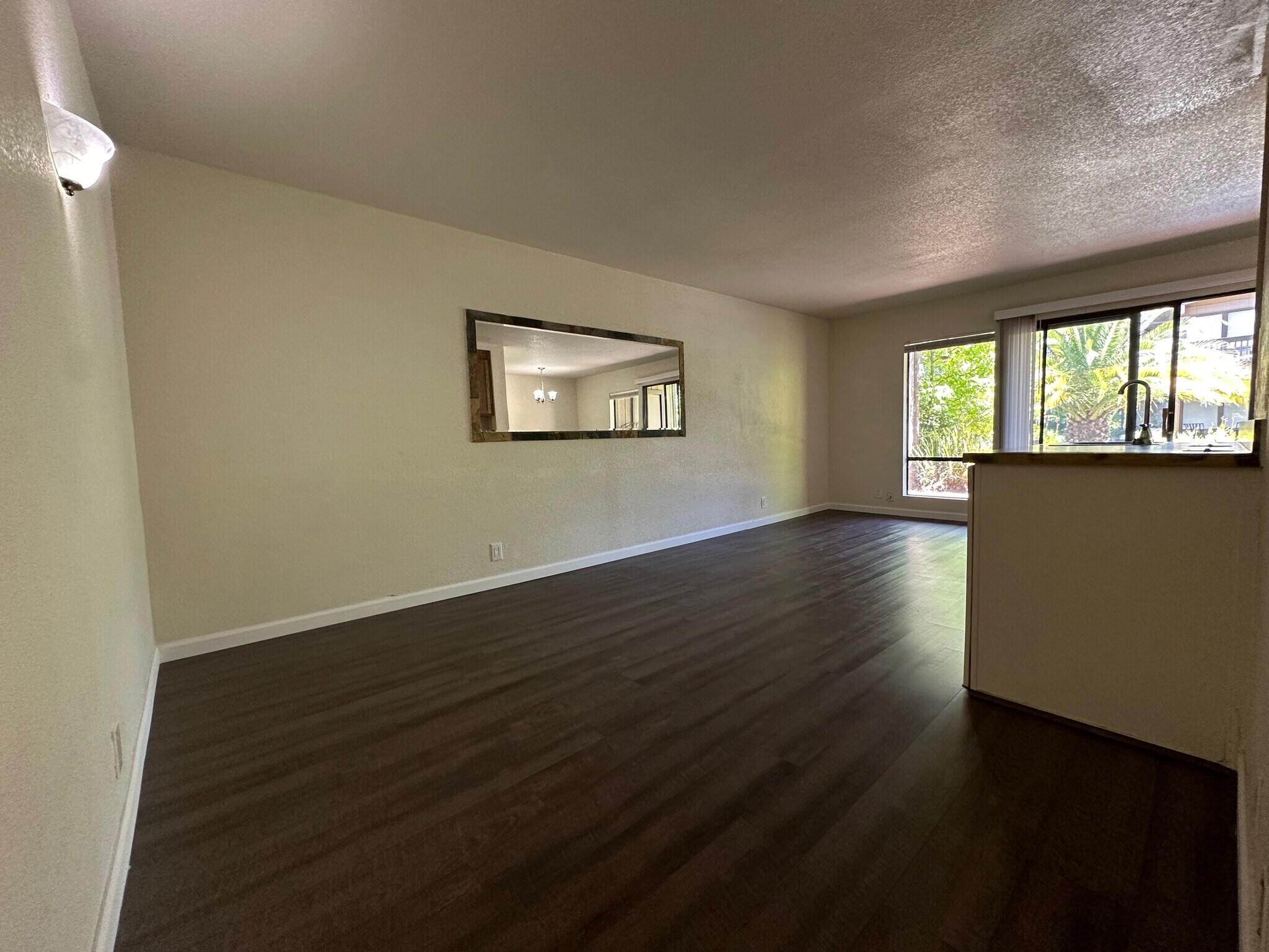 Building Photo - 2422 Larkspur Ln