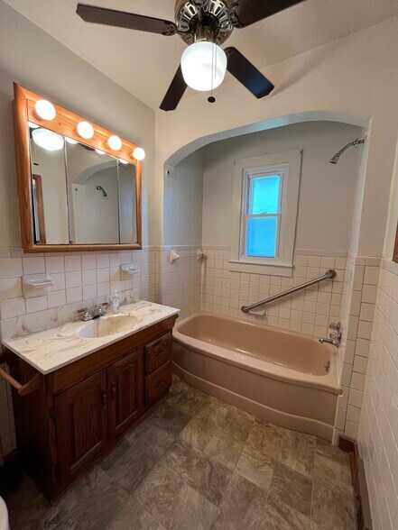 Building Photo - 916 High St