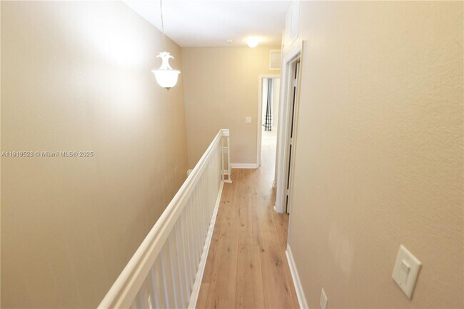 Building Photo - 230 SE 29th Ave