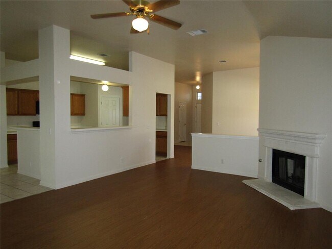 Building Photo - 122 Little Lake Rd