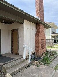 Building Photo - 118 4th Ave NW