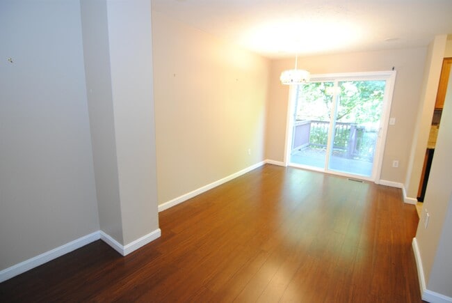 Building Photo - 77 Cadogan Way