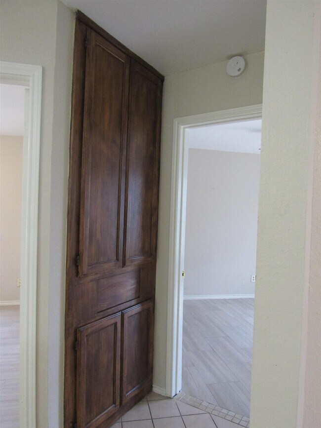 Building Photo - 1420 Juarez Ave