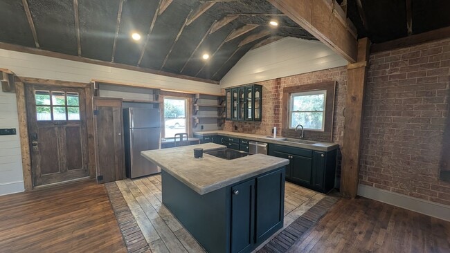 Building Photo - Completely remodeled Studio Home
