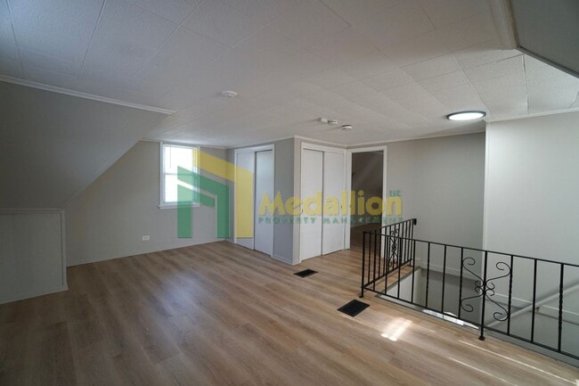 Building Photo - 10123 S Crandon Ave
