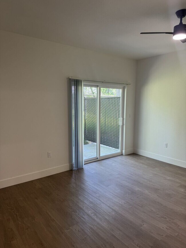 Building Photo - Newly built homes with City of Redding solar!