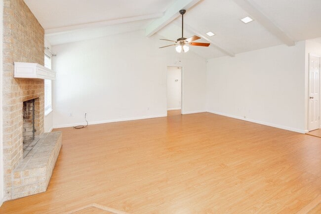 Building Photo - AUGUST PRE-LEASE!  Spacious 3 Bedroom 2 Bathroom House on Corner Lot