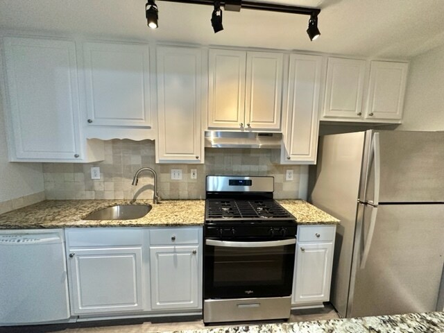 Front view of kitchen - 6800 Glenridge Dr