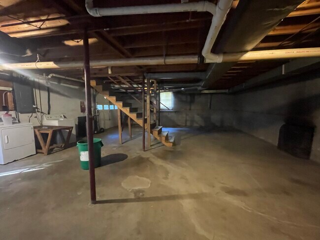 Building Photo - 3860 Shattalon Dr