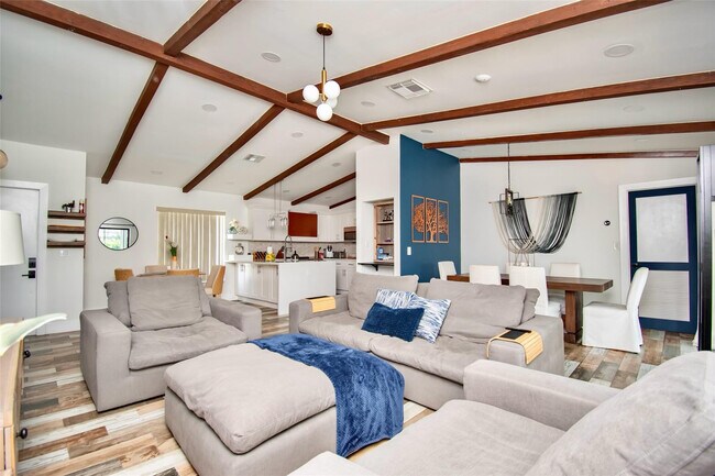 Building Photo - 6557 Country Wood Way